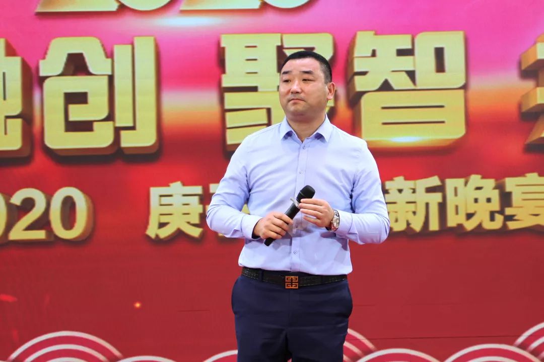 王茹军致辞赵董与常委及嘉宾祝酒金猪辞岁留吉祥,玉鼠闹春福满堂,丹凤