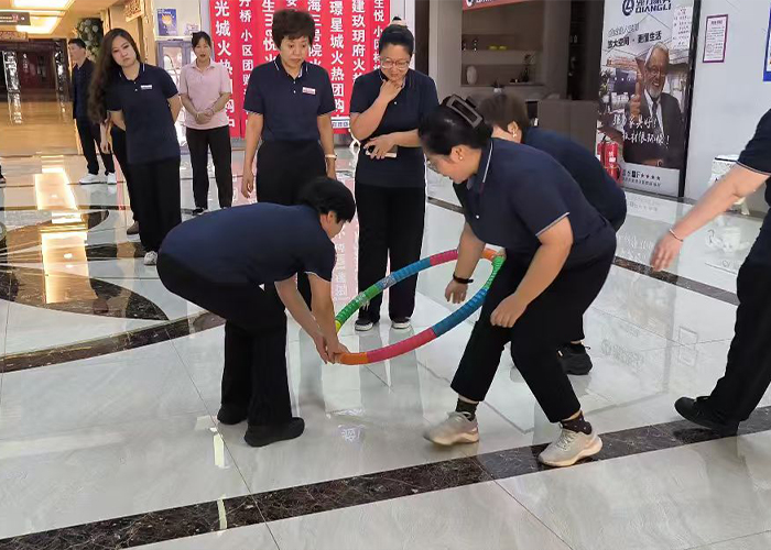 晨光里的欢乐集结 集美家具部团队组织晨会团建活动