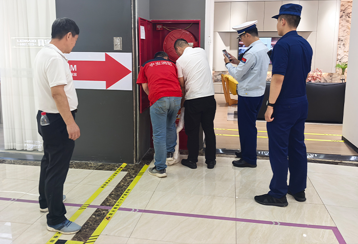 严守安全底线  护航经营平安  定慧桥商场迎接消防专项检查