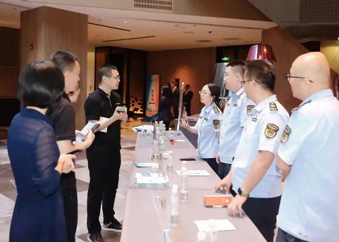 借力政策赋能 深耕服务提质 集美定慧桥商场参加海淀区民营经济势能提升大会