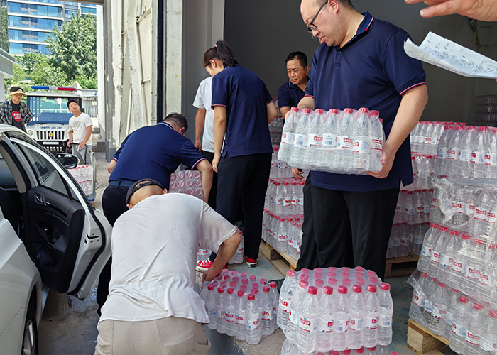 酷暑送清凉  关怀暖人心 集美集团开展“夏季送清凉”  慰问活动